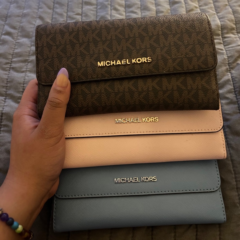 Selling Michael Kors wallet